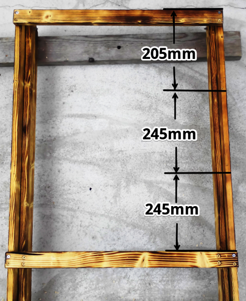 『 ベランダに置けるおしゃれな焼杉風プランター棚の作り方 』 ..背面板の位置は最上部の4段目が0mm、3段目205mm、2段目245mm、4段目245mmとしています。..