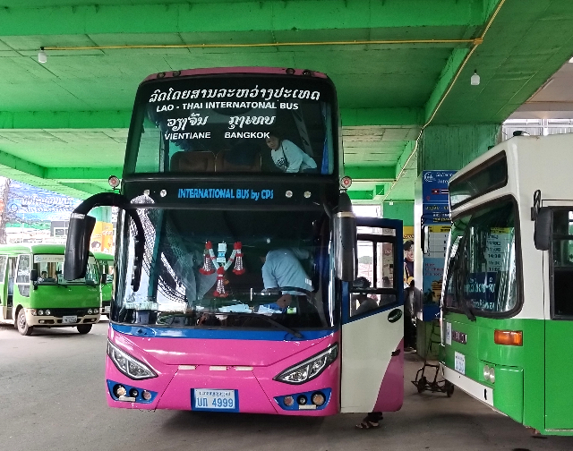 タイトル :『 【ビエンチャン】バスターミナル全路線と料金』見出し:『 CBS バスチケット窓口』キーワード important!:『ラオス,ビエンチャン,ヴィエンチャン,タラートサオ,CBS,バスターミナル,國際バス,ノンカーイ,ウドンタニ,ウドンター二』Google Mapの説明文 :窓口では国際バスの乗車券を販売しており、購入にはパスポートの提示が必要ですビエンチャン ⇔ バンコク路線もあるようです