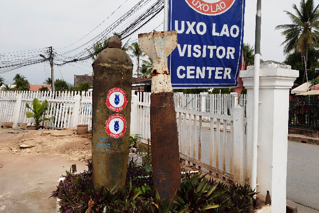 Title:『 ルアンパバーンのUXOビジターセンターとは』画像説明 :*ルアンパバーンのUXOビジターセンターとは*UXOとは「Unexploded Ordnance」不発弾のことで、*このビジターセンターは、ラオスに今も残る不発弾の現状を伝えるための施設です