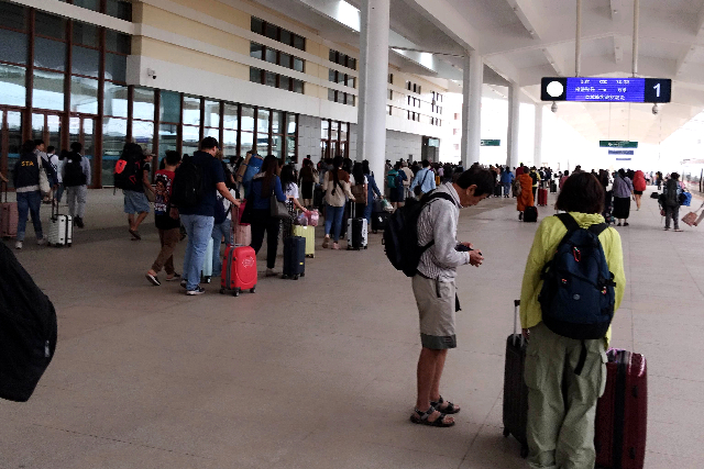 Title:『 ビエンチャン駅に到着しました』画像説明 :*ビエンチャン駅に到着しました*kazuの乗車したC-91列車は定刻にビエンチャン駅に到着しました