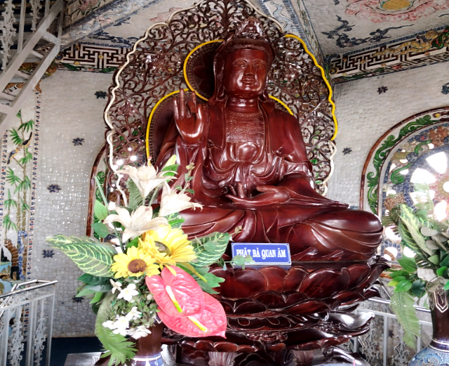 Title:『 鐘楼へ、そして巨大な釣り鐘』画像説明 :*鐘楼へ、そして巨大な釣り鐘*壁面も白い陶器で装飾されていたので最上階に登るまで全く気が付きませんでした