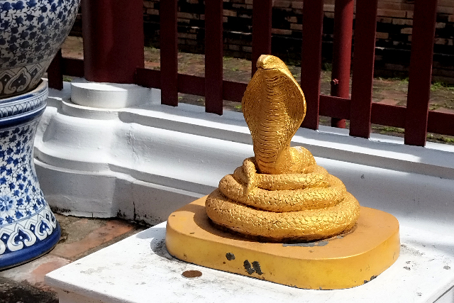 Title:『 十二支像とコブラ（ナーガ）の存在』画像説明 :*十二支像とコブラ（ナーガ）の存在*中でも印象的だったのが、ヘビはコブラの姿で表現されるのですね