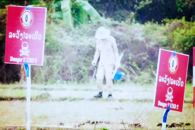 Title:『 現在の除去活動』画像説明 :*現在の除去活動*NGOによる除去作業の紹介もあり*今も続く不発弾処理の難しさを知る事ができます