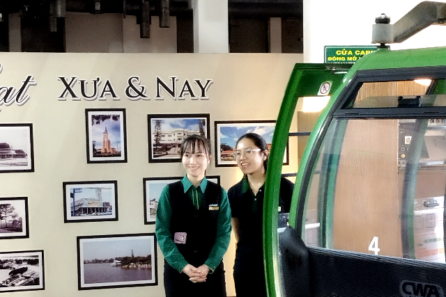 Title:『 ロープウェイの乗り心地は？』画像説明 :*ロープウェイの乗り心地は？*乗り場に向かうと担当の方が笑顔で迎えてくれます