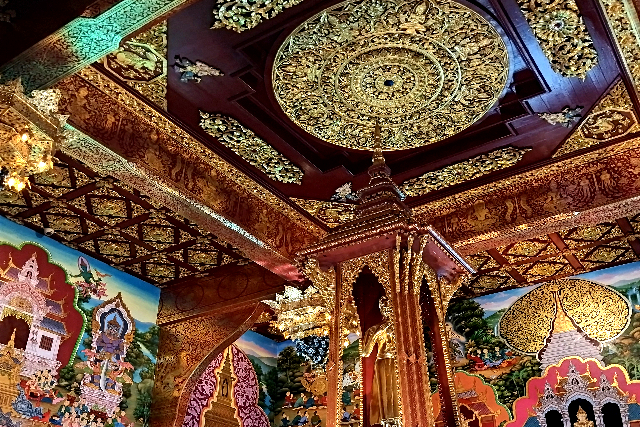 Title:『 女性立入禁止エリアの内部について（写真あり）』画像説明 :*女性立入禁止エリアの内部について（写真あり）*壁面全体に精緻な装飾が施された、非常に豪華な寺院内部でした