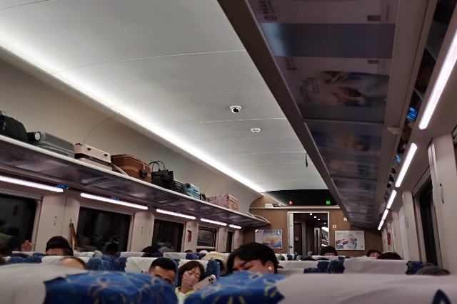 Title:『 乗って感じた快適さ・正直な印象』画像説明 :*乗って感じた快適さ・正直な印象*走行中は殆ど横揺れがありません。*みなさん、ぐっすりとお休みされているようです