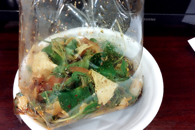 タイトル :『 ビエンチャン観光はつまらない？実際に歩いて感じたことと注意点』見出し:『 なぜ「ビエンチャンはつまらない」と言われるのか』Keyword:『ビエンチャン観光は、正直つまらない——そう感じる人が多いのも事実です。実際に街を歩いてみると、観光地らしさや派手さはほとんどありません。それでも不思議と「また来てもいい」と思えた理由を、実体験から綴ります。』画像の説明文 :*なぜ「ビエンチャンはつまらない」と言われるのか*さらに夜になると、決定打が来る。*夜の道は薄暗く、人通りも少ない。*行く場所が本当にない。*ナイトマーケットも控えめで、*「夜にどこかへ行こう」という気分が自然と失せる。*このあたりが*「期待外れ」「つまらない」*と言われる理由だと思う。