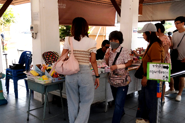 Sub_title: 渡し船でクレット島へ| tag : | 画像説明 : _渡し船でクレット島へ_対岸まではほんの数分_ゆっくり川を渡る、短い船旅です