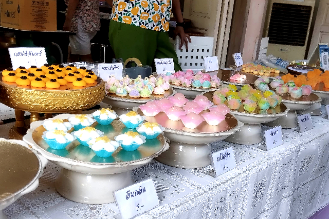 Sub_title: 伝統菓子| tag : | 画像説明 : _伝統菓子_ひとつひとつ丁寧に造られたお菓子は、_まるで工芸品のような美しさ