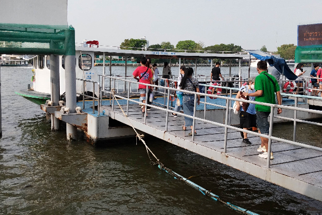 Sub_title: チャオプラヤー水上バスでN30下船| tag : クレット島、お菓子の島、クレット島船、クレット島 行き方、ピンクライン| 画像説明 : _チャオプラヤー水上バスでN30下船_水上バス 乗り場 N5 Ratchawong からオレンジラインに乗船する予定でしたが、_運行は午前10時からとのこと
